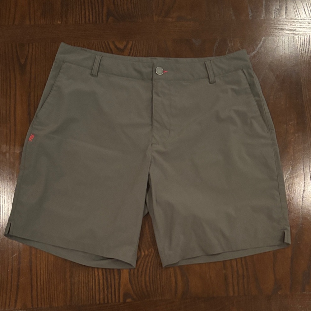 Rhone Men’s Resort shorts Olive Green 8” 33 waist